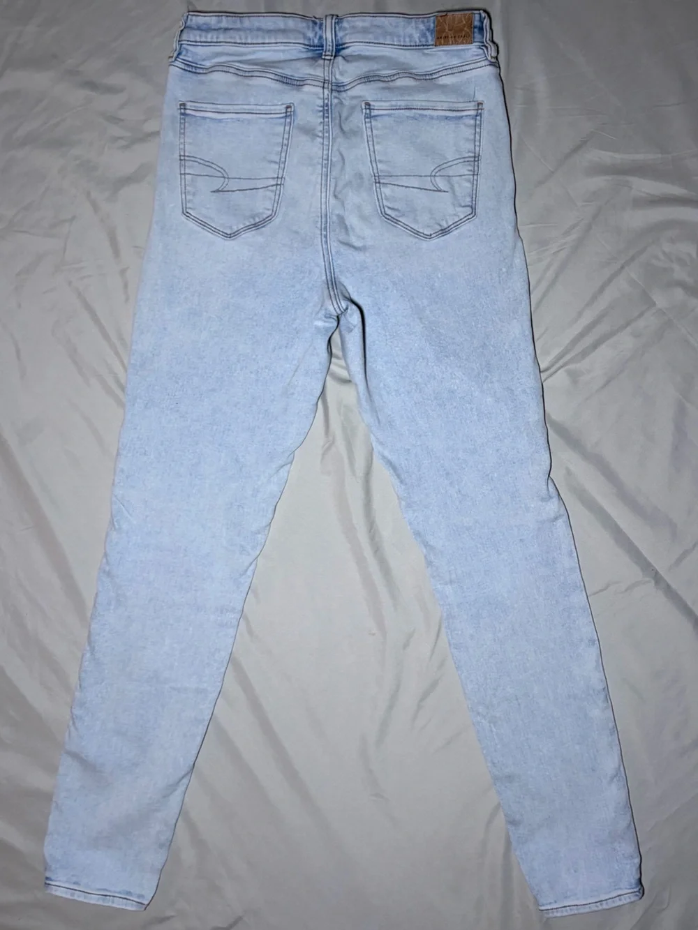 American Eagle Outfitters Light Wash Blue High-Rise Jeans - Picture 3 of 5